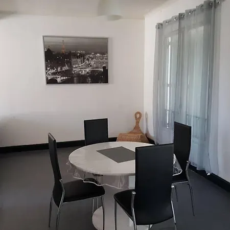 Perigueux, Vesone, F4 Apartmán *